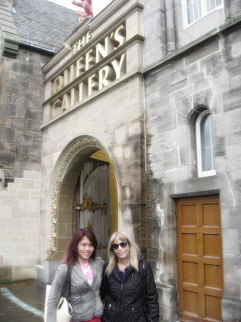 holyrood palace and park 16